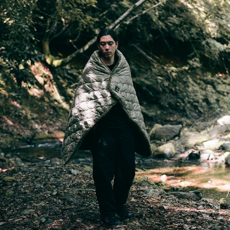 魔法瓶ブランケット6層Sサイズのポンチョイメージ（オリーブドラブ）