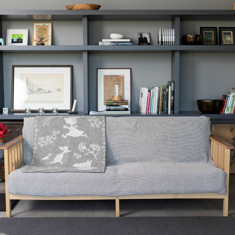 クリッパンムーミンブランケットはちょっとしたソファシートとしても使えます。