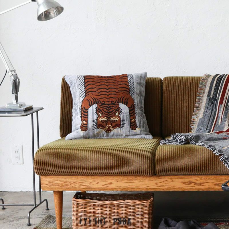 リビングで大活躍のPOSTGENERALトゥーゴークッションカバー