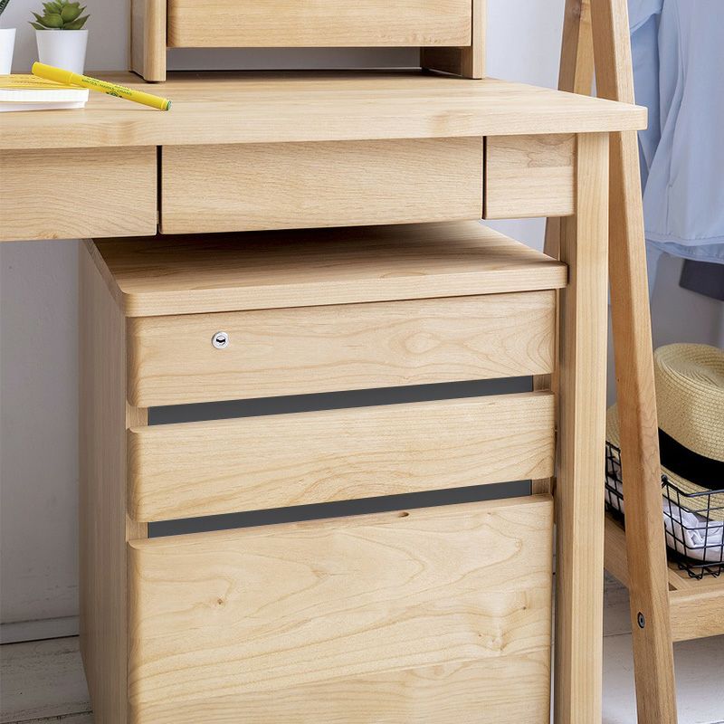 シンプルなデザインの木製ワゴン