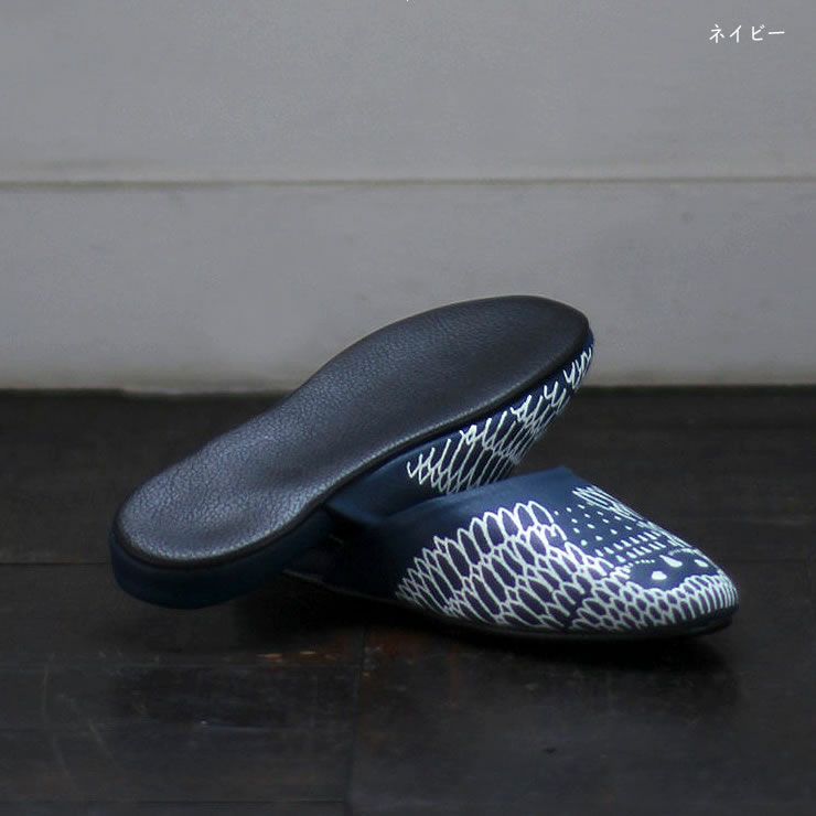 パントゥフル アウレットの全体イメージ（ネイビー）