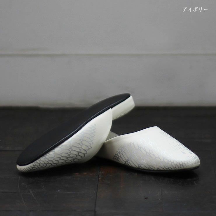 パントゥフル アウレットの全体イメージ（アイボリー）