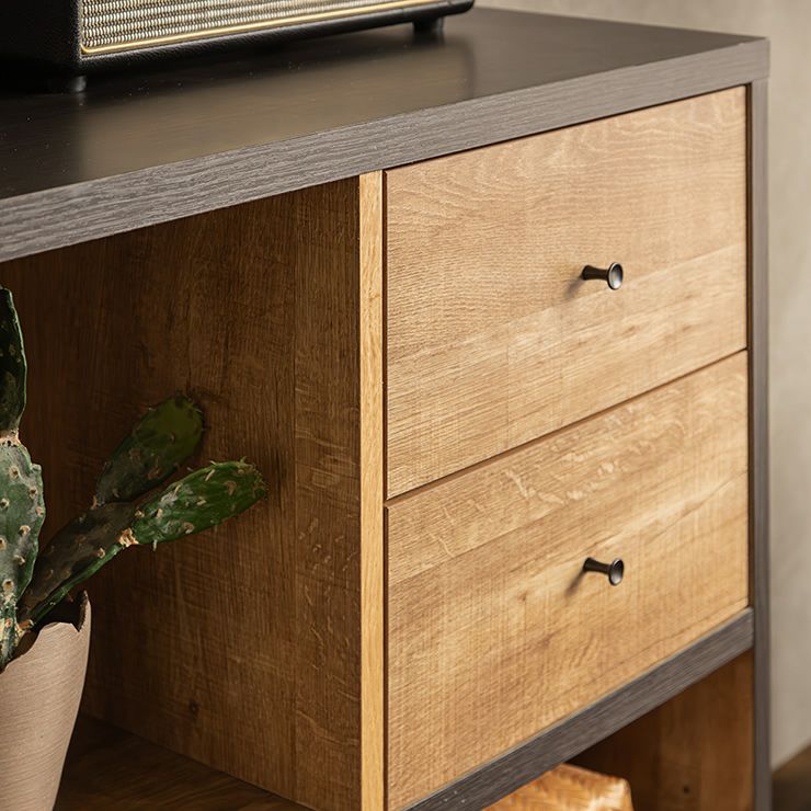 シャビー感のあるディスプレイラックの引出し